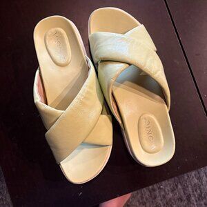 VIONIC PATENT LEATHER SLIDE